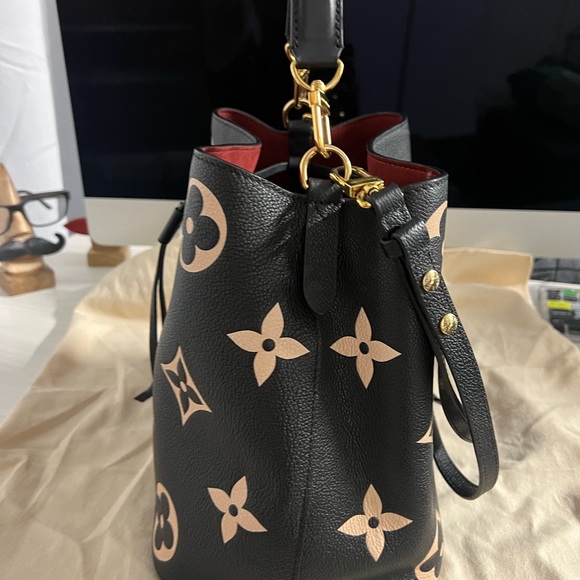 💥SOLD💥Louis Vuitton Neo Noe MM - Picture 3 of 5